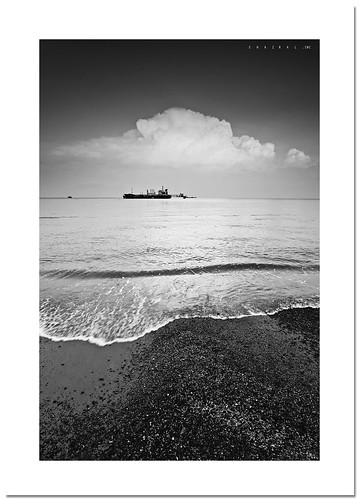 sea bw cloud seascape beach canon eos blackwhite ship laut wide wave malaysia awan filters pantai ombak uwa cokin tokina1224mmf4 kapal p121 450d azralfikri shazral leparisportdickson