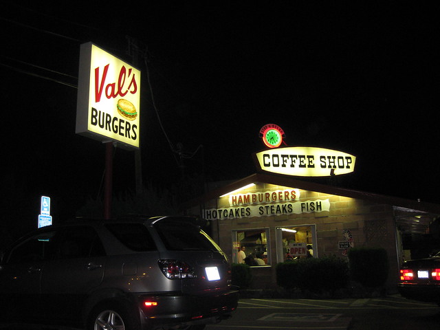 Val's Burgers in Hayward