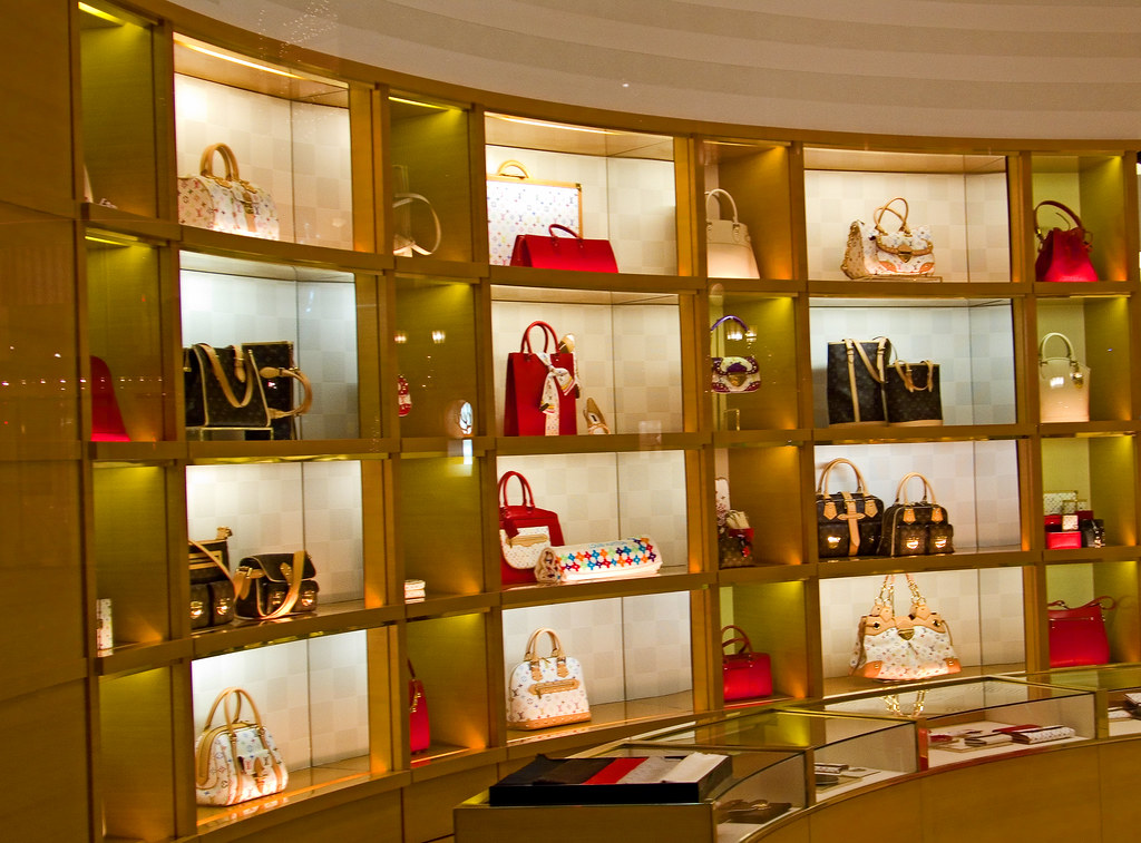 Louis Vuitton Boutique (store interior) photo 315 | Louis Vu… | Flickr