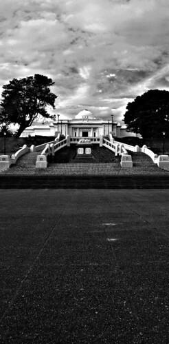 trees 2 stone architecture clouds stairs 1 4 steps symmetry queenspark neoclassicism axis wanganui neoclassical flagpoles sleepinglion grouped sarjeantartgallery edmundanscombe axialplanning not32 exvertcrop