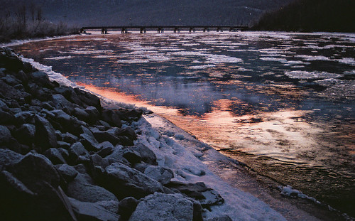 reflection sunrise river rocks shine iceflow icefloe knikriver orangeglow