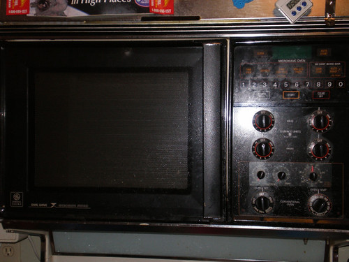 Old Microwave | Part of a range/hood/microwave gizmo. Probab… | Flickr