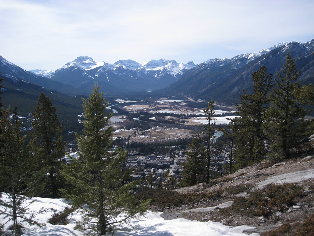 Tunnel Mountain Trail