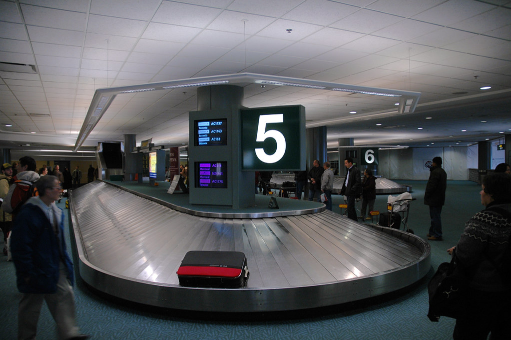 YVR Baggage Carrousel | Waiting for my bags... YVR needs to … | Flickr