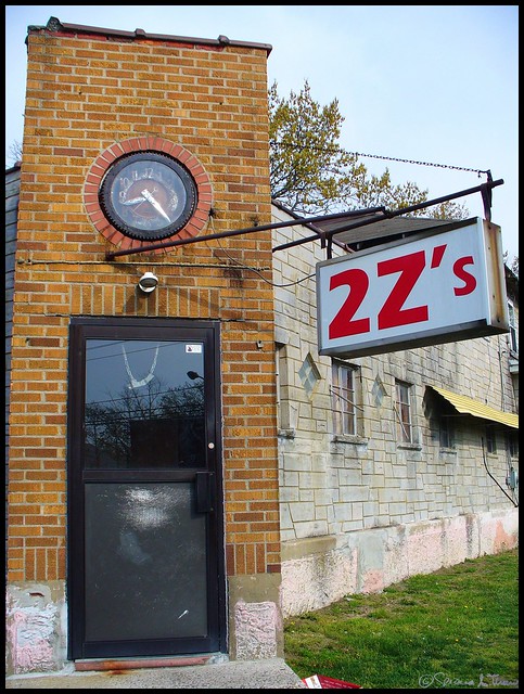 2 Z's Tavern Entrance - 110/365+1 - 04/19/08