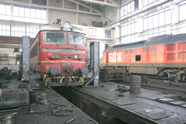 BDZ electric locomotive 44 130 and 
