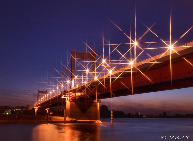 Duisburg Ruhrort Friedrich-Ebert-Brücke Starlight