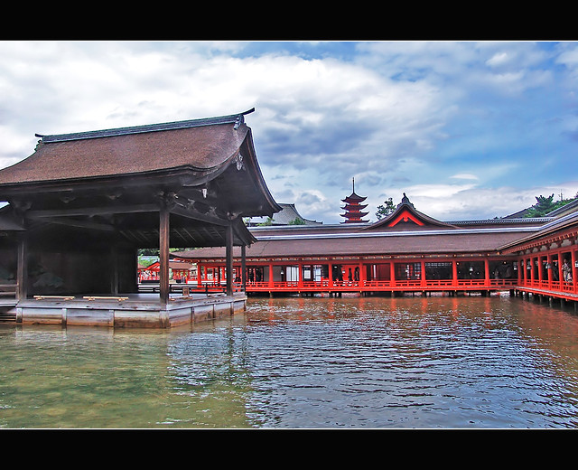 厳島神社 Itsukushima temple and Go-ju no to