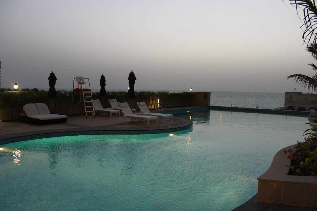Movenpick Jumeirah Beach Hotel Dubai Swimming Pool And Vie Flickr