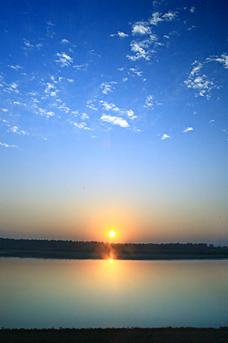 Sunrise by rohtas, Sunrise of 1st Jan 2008 along River Jhelum.pakistan light sky sun mountain mountains green nature wa