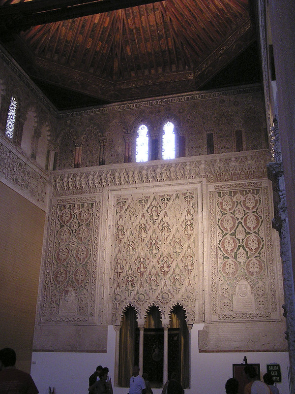 Toledo techo y frisos policromados en yeso Sinagoga del Transito Museo Sefardi 02