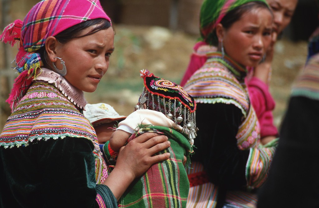 Flower Hmong women, Bac Ha market, Vietnam | Flower Hmong ...