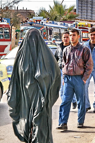 world street city trip travel people urban woman black shopping veil market muslim islam headscarf hijab strangers photojournalism backpack cannon modesty bazaar niqab souq global euphrates burka chador deirezzur hejab deirezzor alfurat dayrazzaur