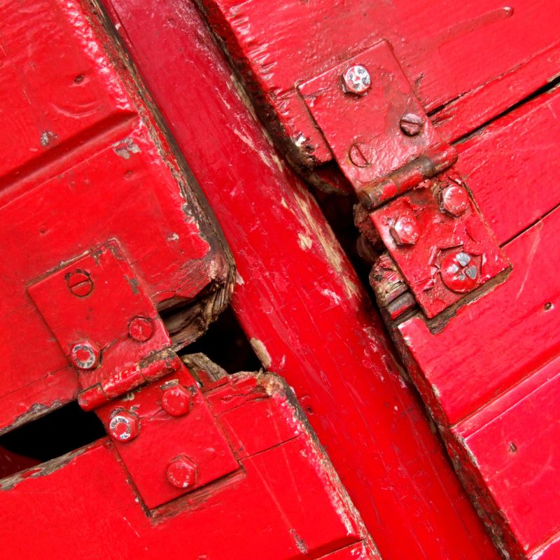 Red hinges