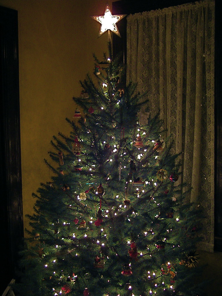 Royal Tannenbaum | Our tree reminds me of the Eat'n'Park ...