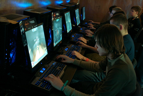 Gamers playing Hellgate London for PC at PGA 2007 | by włodi