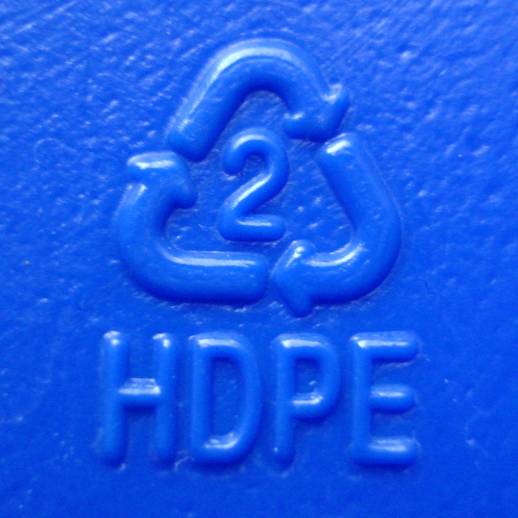Hdpe что это. Маркировка 2 HDPE. HDPE 2 пластик. 2 HDPE маркировка пластика. ПНД (2 HDPE).