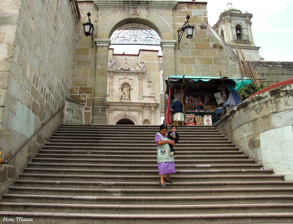 Escaleras de La Soledad | Basílica de la Soledad, Oaxaca, Mé… | Flickr