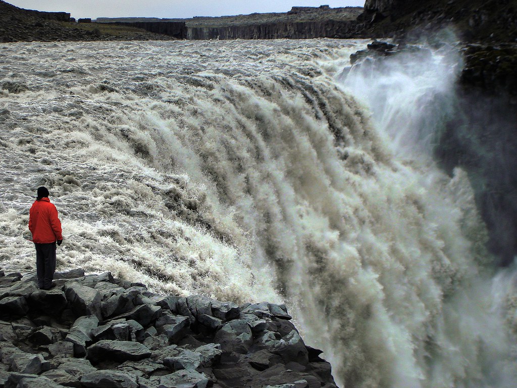 Могучие водопады. Водопад Деттифосс. Водопад Деттифосс (Dettifoss),. Самый мощный в Европе водопад Деттифосс. Самыйэ мошныйэ водопал.