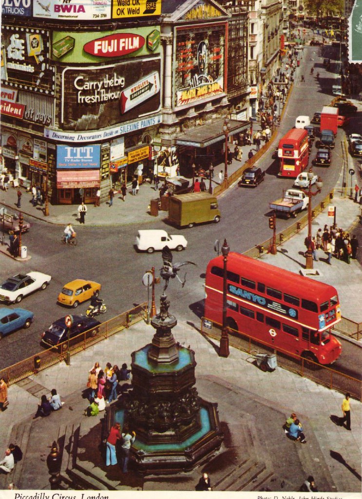 LONDON Eros And Piccadilly Circus Bus Truck Van Post Card ENGLAND 