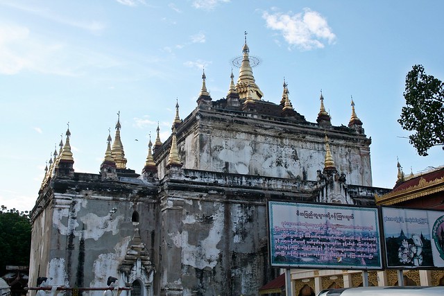Bagan, Myanmar - Manuha Temple