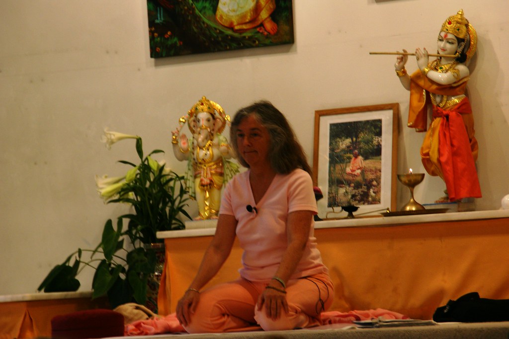 Naryani Beim Unterrichten Im Haus Yoga Vidya Bad Meinberg Flickr