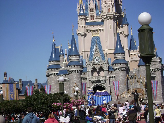 Castle Forecourt Stage, Magic Kingdom, Walt Disney World '09 - www.meEncantaViajar.com