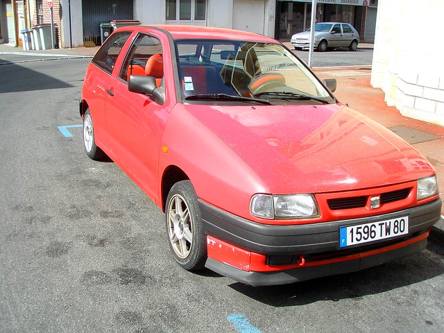 Seat Ibiza rouge