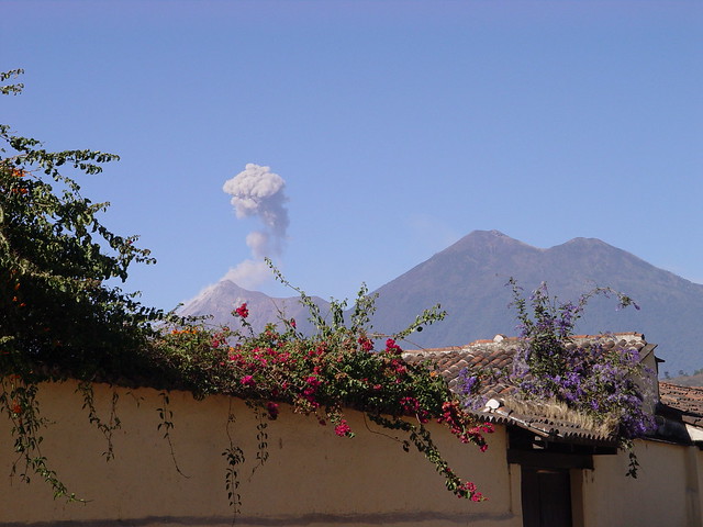 Volcanes Fuego y Acatenango - Fire and Acatenango Volcanos, La Antigua, Guatemala, Centroamérica