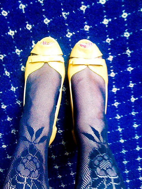 yellow shoes - 2 ways