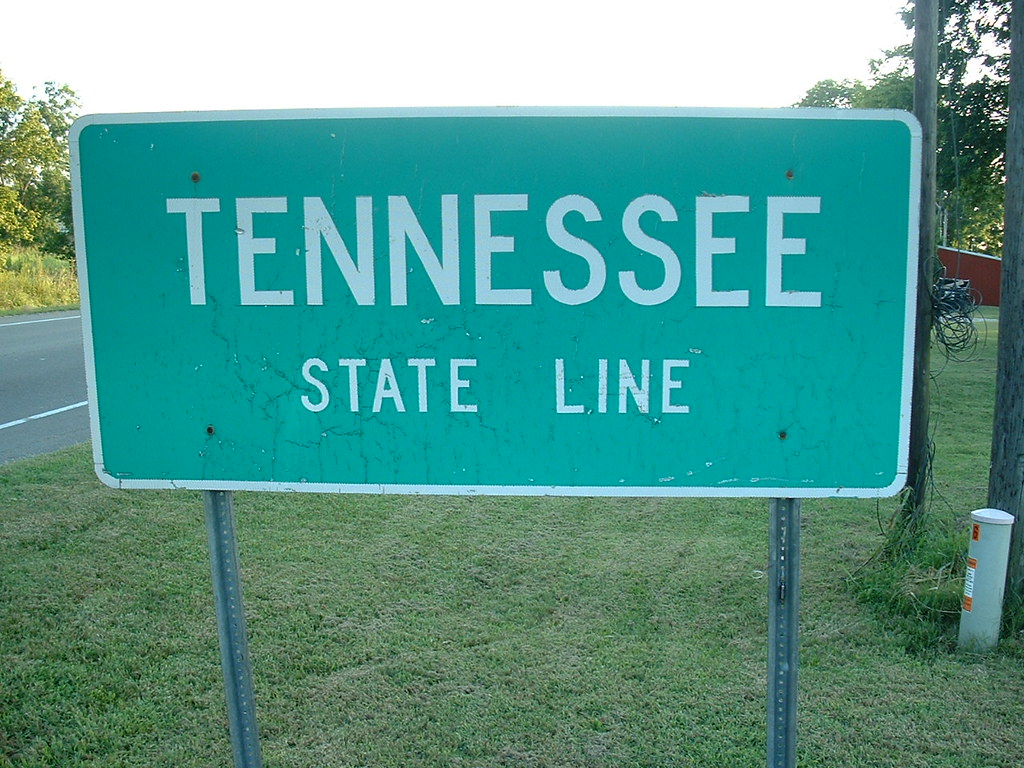 Full frame Tennessee State Line sign