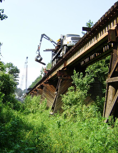 Maintenance on Union-Pacific Railroad Trestle over Caney Creek, New Caney, Texas 0808091040