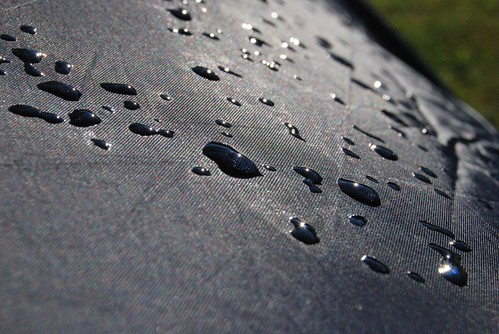 Wassertropfen | ...schimmernd auf dem Zelt | wurfmaul | Flickr