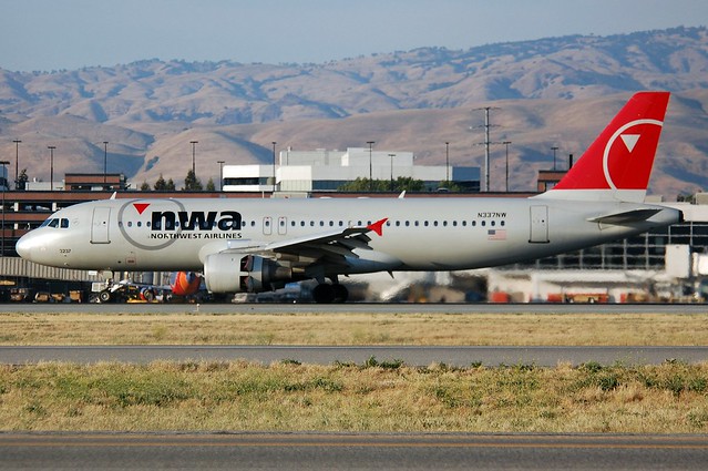 Northwest Airlines N337NW