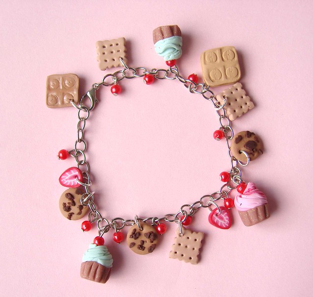 mini-cupcake charm bracelet