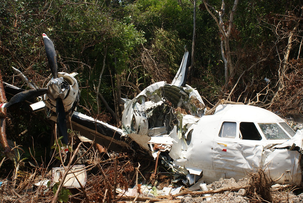 1 июля 2002 г. 1 Июля 2002 авиакатастрофа. Столкновение самолетов над Боденским озером. Трагедия 2002 самолет башкирские авиалинии. 2 Июля 2002 авиакатастрофа.