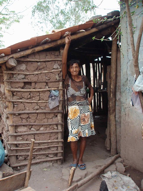 Señora en una casa - Woman in a house; cerca de Palacagüina, Madriz, Nicaragua