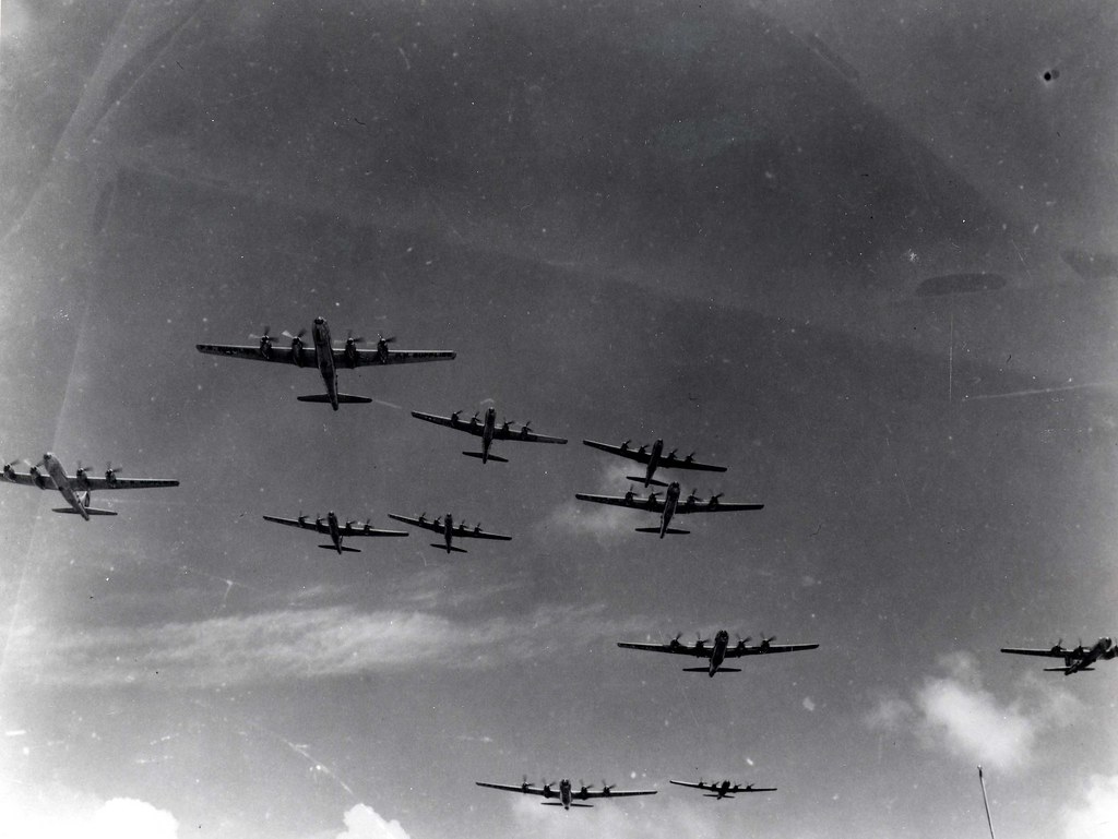 12 апреля 1951 черный четверг. 12 Апреля 1951 чёрный четверг ВВС США. Воздушный бой 12.04.1951 в Корее. Неметсике самолеты в небе.