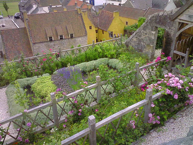 Culross Palace ..rear view  and garden