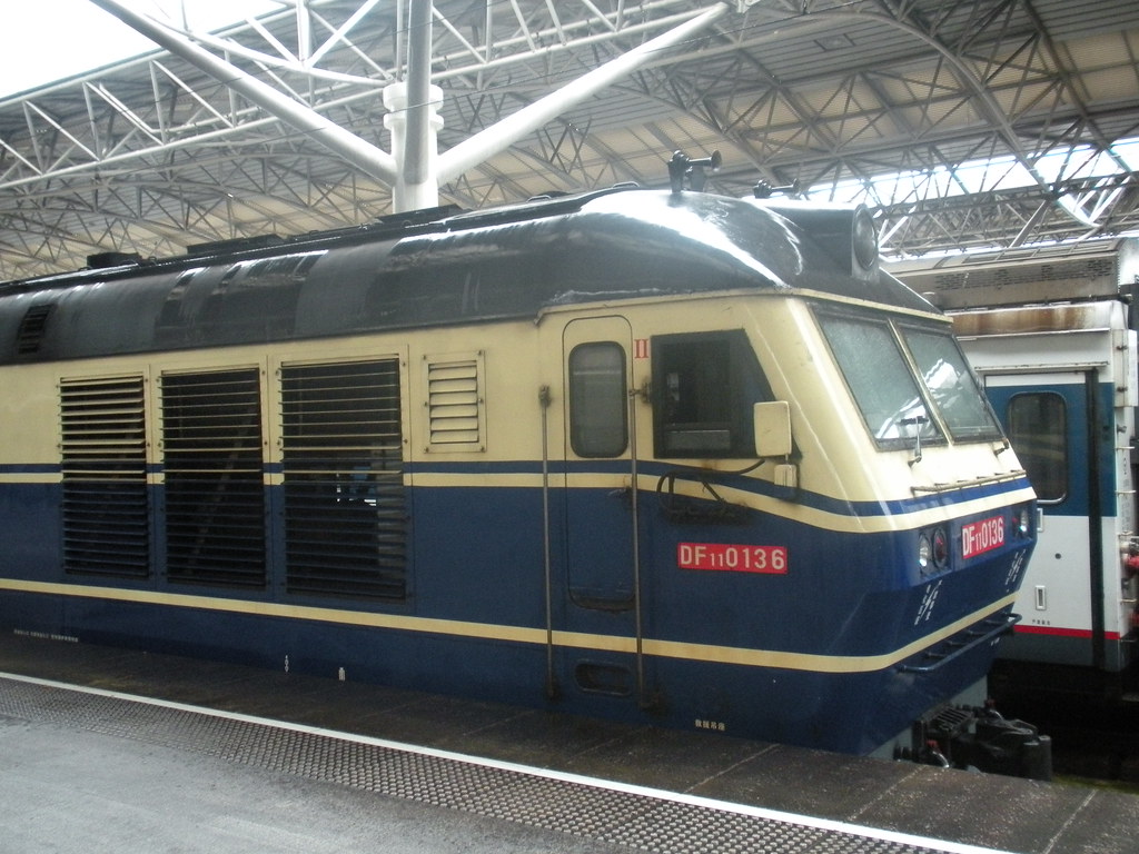 Chinese Diesel Locomotive | We were on a very modern and fas… | Flickr