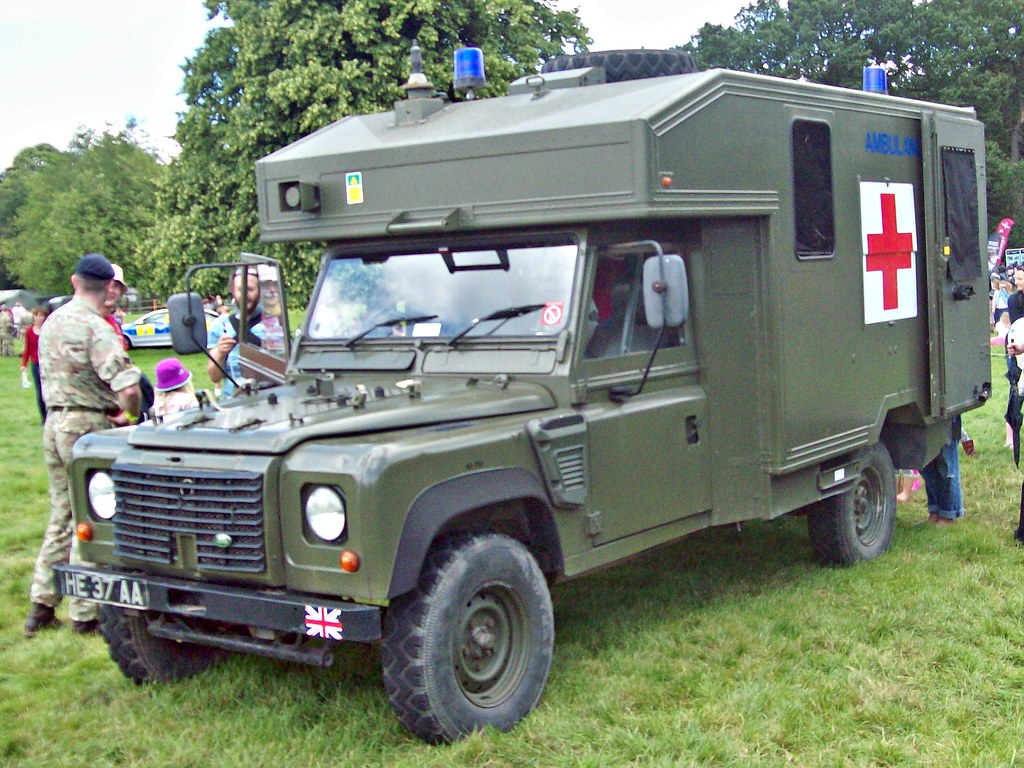 887 Land Rover Defender (1990-16) _ Field Ambulance