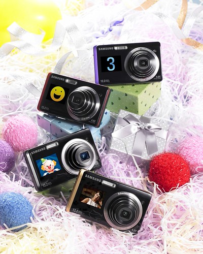 Self-portrait? Don't worry, there's Dual LCD screens in Samsung ST550(TL225). | by keemun1107