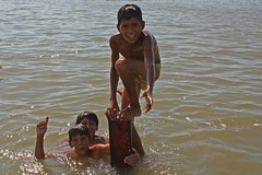 Niños de Puerto Pizarro, Tumbes