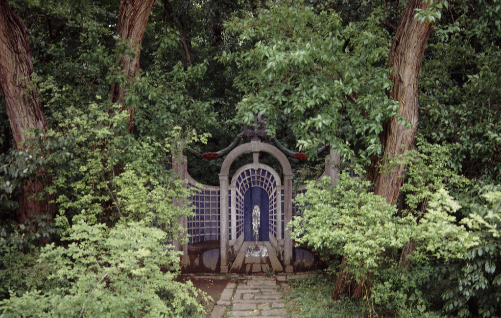 Dumbarton Oaks Gardens Trompe L Oeil Mother Of Pearl Fou Flickr