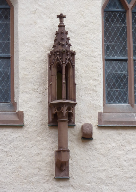 Gotischer Licht-Erker bzw. Totenleuchte - Außenwand der Michaelskapelle