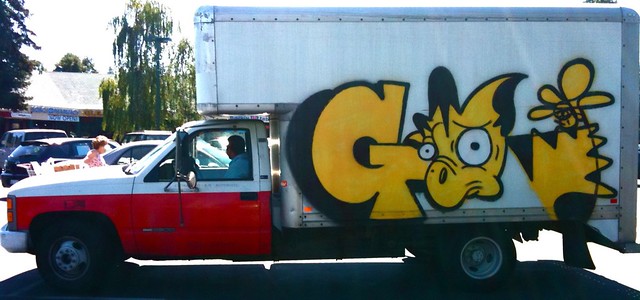 Girafa on truck