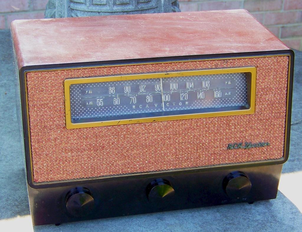RCA Victor 8X71 AM-FM Radio | RCA Victor 8X71 AM-FM Radio. I… | Flickr