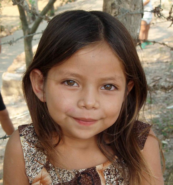 Muchacha sonriente - Smiling girl; Nueva Segovia, Nicaragua