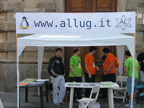Linux in piazza - Alessandria 19 maggio 2007 | by bluviolin