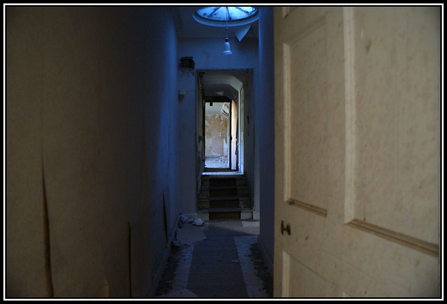 Eastend Mansion. Further into the labyrinth or corridors and false doors.